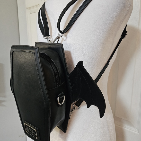 ​🦇✨ GOTH COFFIN BACKPACK ✨🦇 - Picture 4 of 4